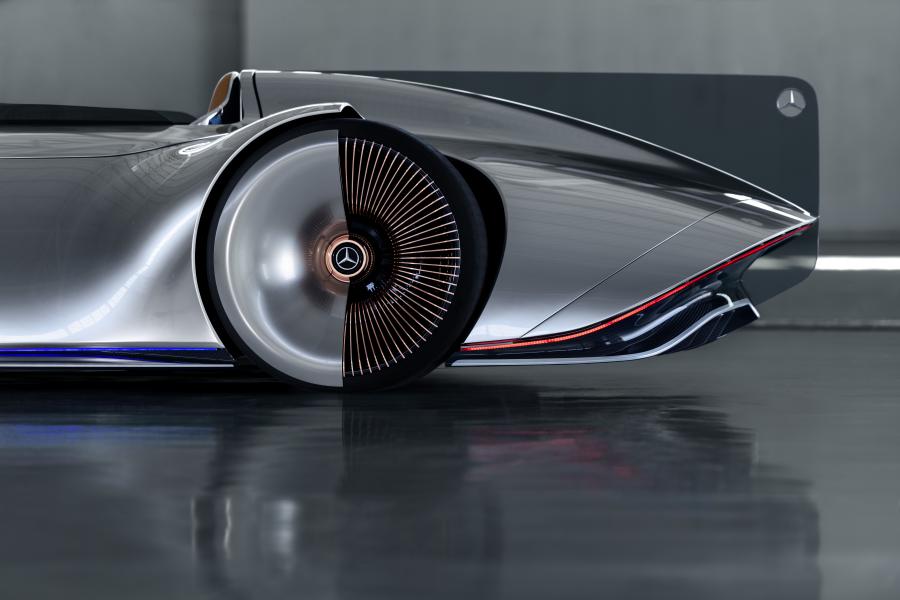  Mercedes-Benz Vision EQ Silver Arrow 2018 года  (фото 10 из 34)